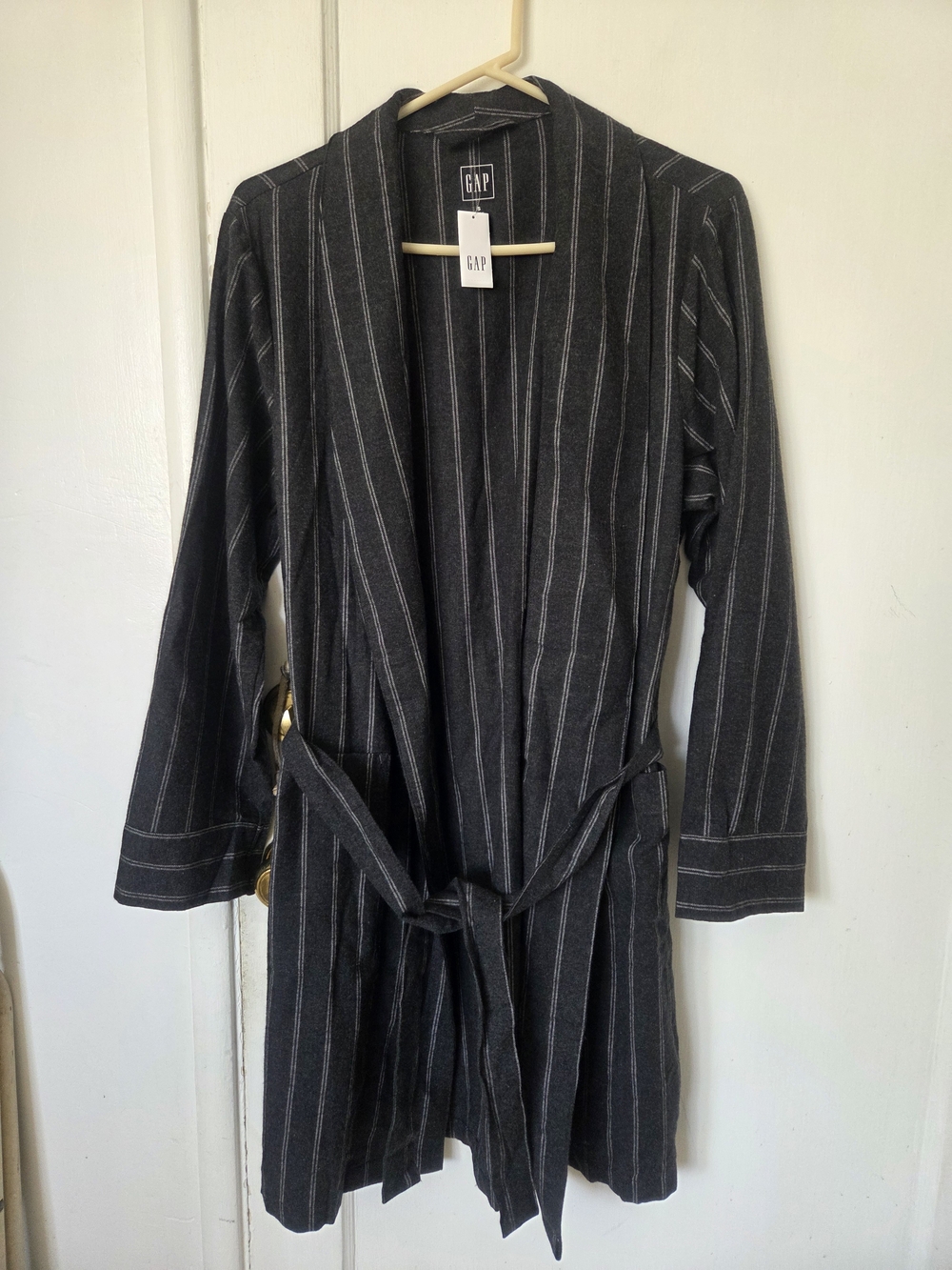 GAP Men's Charcoal Gray Pinstripe Flannel Robe with Belt Small